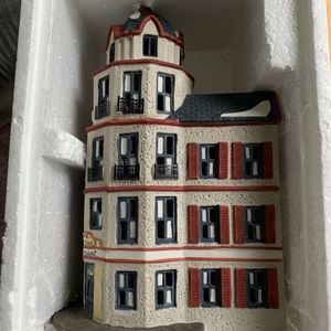 Dept 56 Heritage Village Chrismas In the City "THE TOWER CAFE" # 6512-9 Firm $
